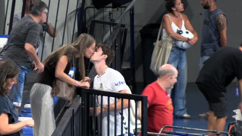 Pablo Urdangarín, su beso de campeón con Johanna Zott en su primer triunfo  de la temporada