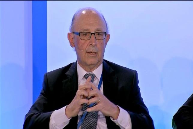 Montoro apuesta por reformar la financiación autonómica pero avisa de que no se logra "a base de llorar"